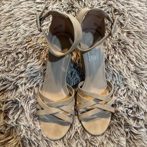 Chinese Laundry Sz 7 1/2 open woven toe wedge Beige Strappy Sandals
